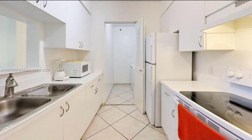Recently Rented: $2,300 (1 beds, 1 baths, 730 Square Feet)