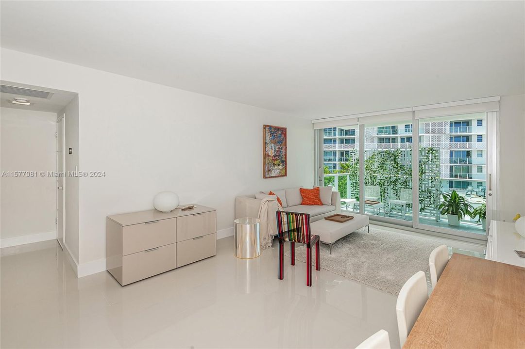 For Sale: $524,900 (1 beds, 1 baths, 852 Square Feet)