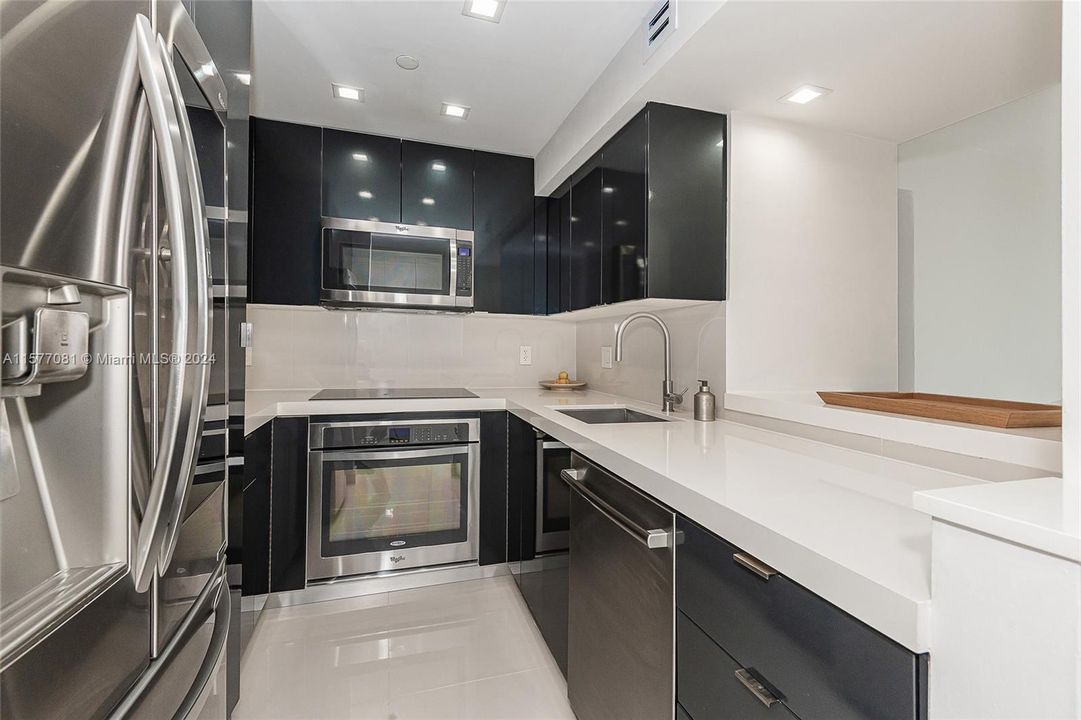 For Sale: $524,900 (1 beds, 1 baths, 852 Square Feet)