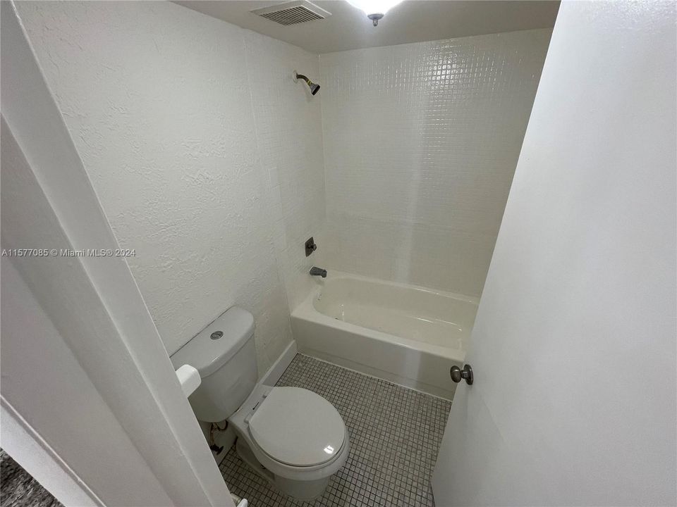 出租: $1,450 (1 贝兹, 1 浴室, 54006 平方英尺)