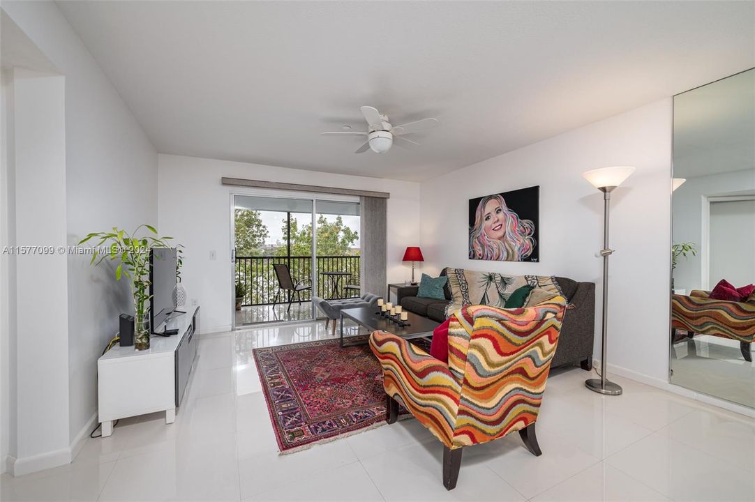 For Sale: $319,000 (2 beds, 2 baths, 1364 Square Feet)