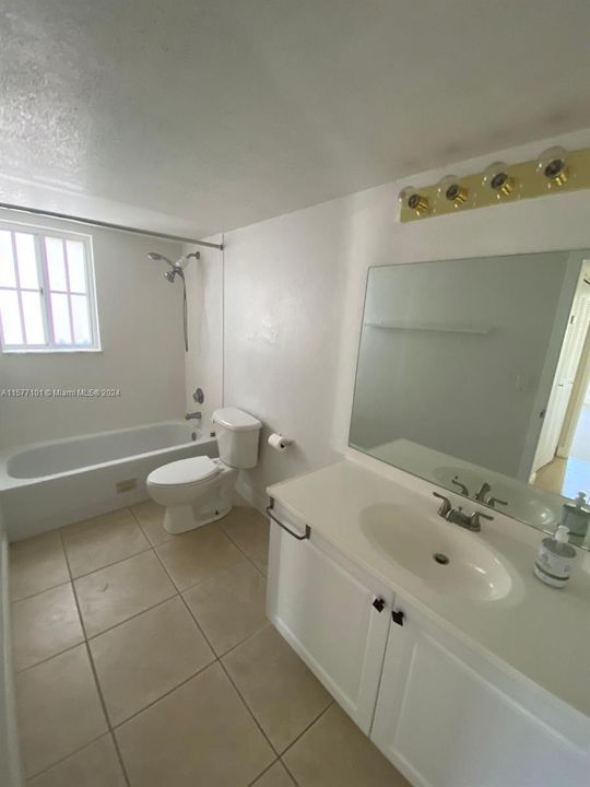 Recently Rented: $1,850 (1 beds, 1 baths, 810 Square Feet)