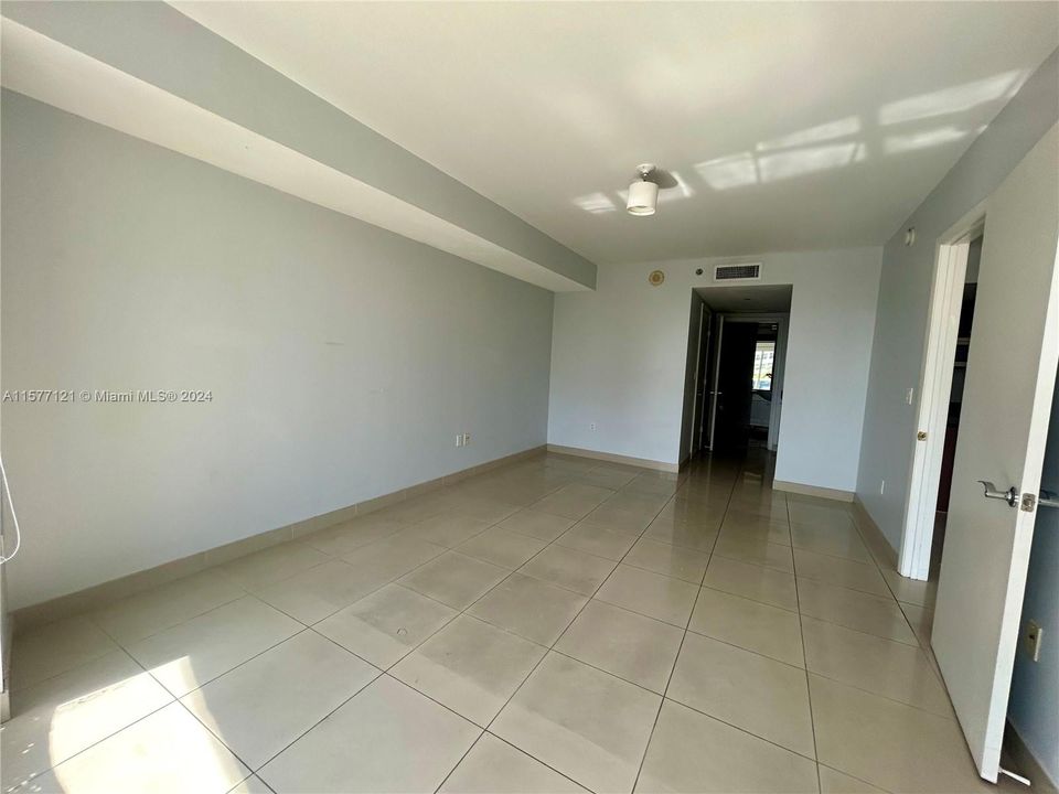 For Rent: $3,100 (2 beds, 1 baths, 1086 Square Feet)