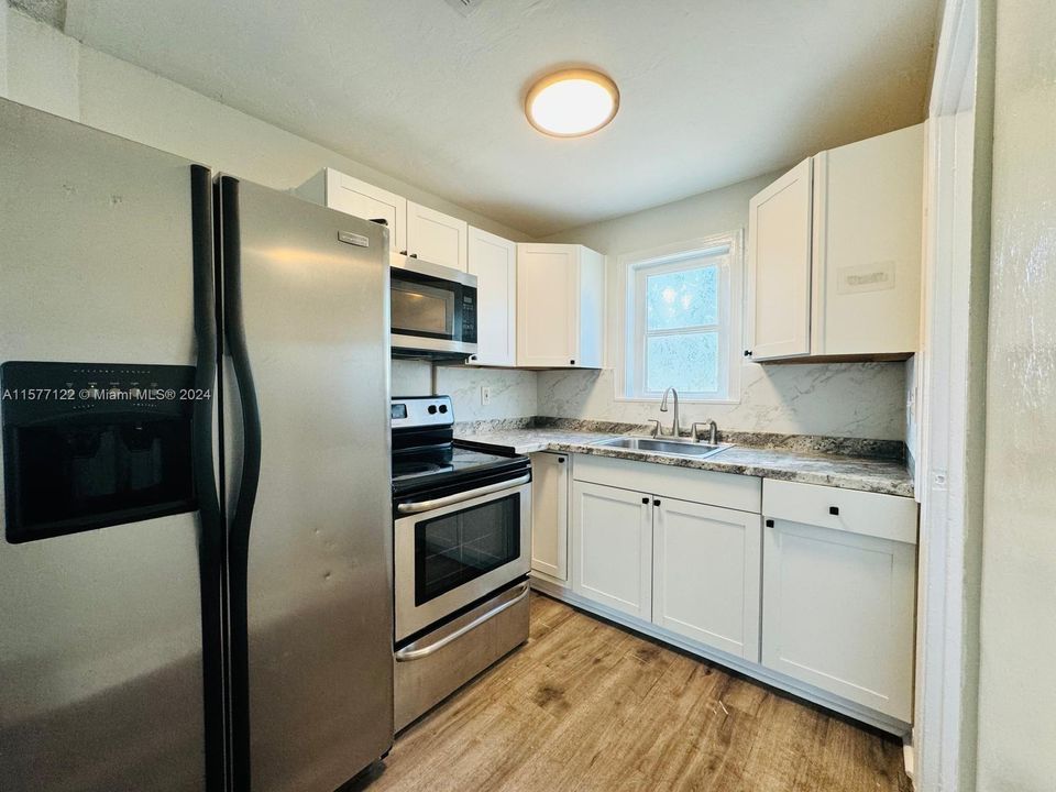 For Rent: $2,795 (2 beds, 1 baths, 1008 Square Feet)