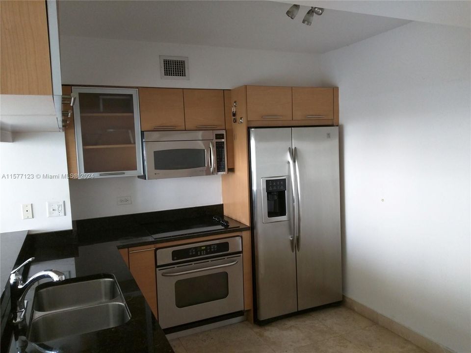Recently Rented: $2,850 (1 beds, 1 baths, 917 Square Feet)