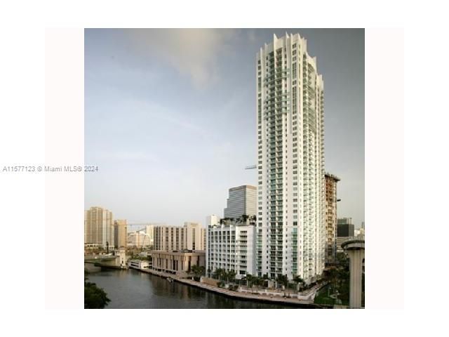 Active With Contract: $2,850 (1 beds, 1 baths, 917 Square Feet)