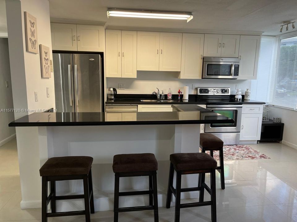 For Rent: $2,100 (1 beds, 1 baths, 710 Square Feet)