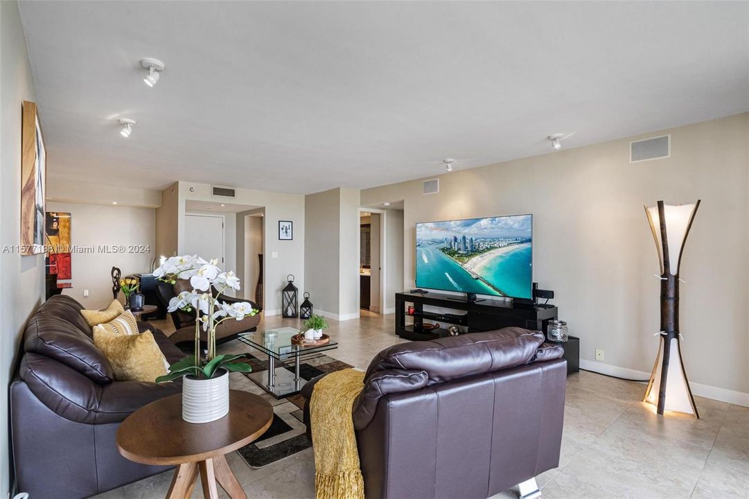 For Sale: $475,000 (2 beds, 2 baths, 1535 Square Feet)
