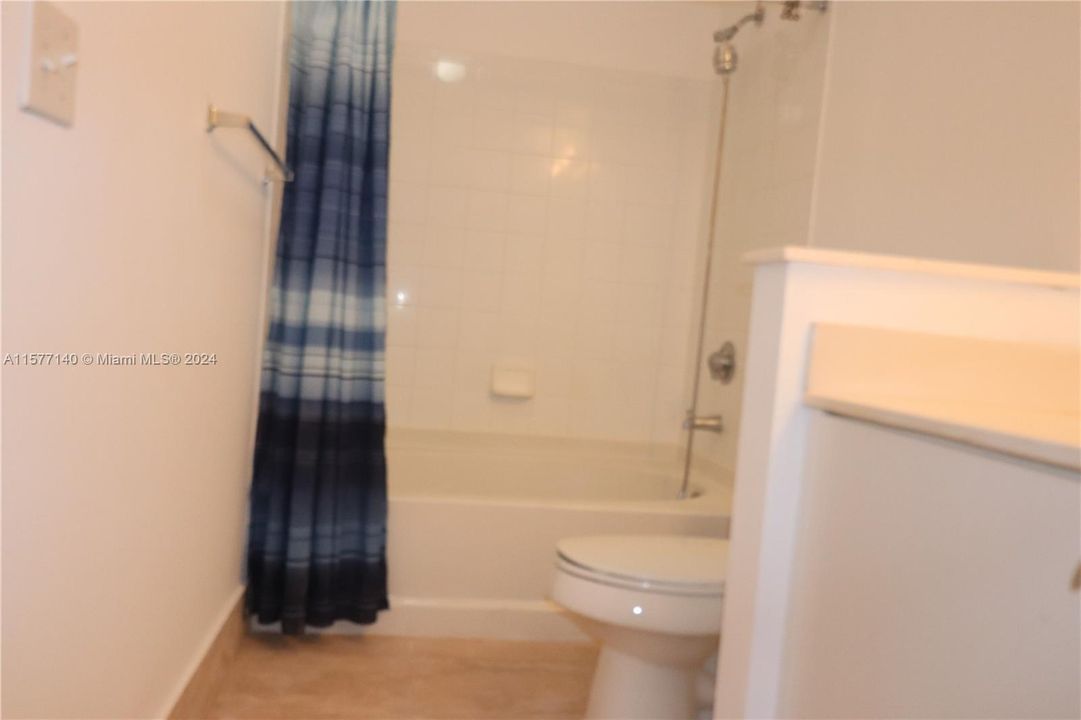 For Rent: $1,850 (1 beds, 1 baths, 808 Square Feet)