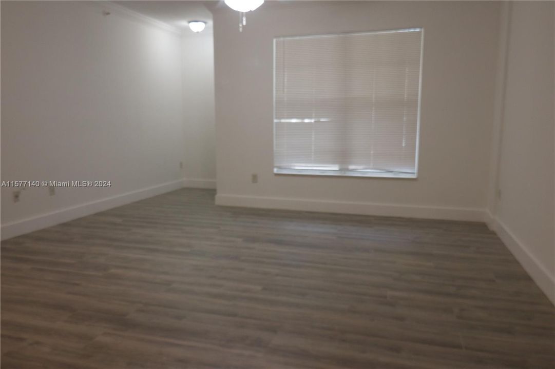 For Rent: $1,850 (1 beds, 1 baths, 808 Square Feet)