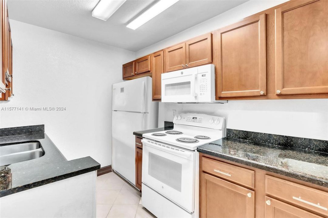 For Sale: $158,000 (1 beds, 1 baths, 840 Square Feet)