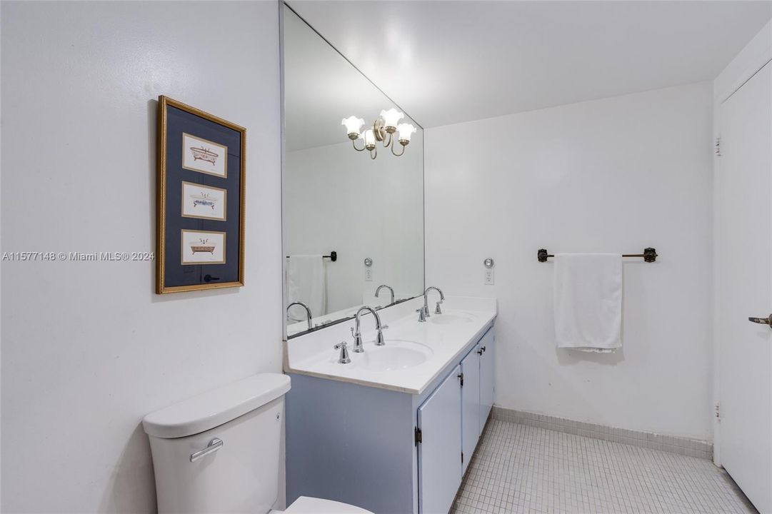 For Sale: $229,000 (2 beds, 2 baths, 1344 Square Feet)