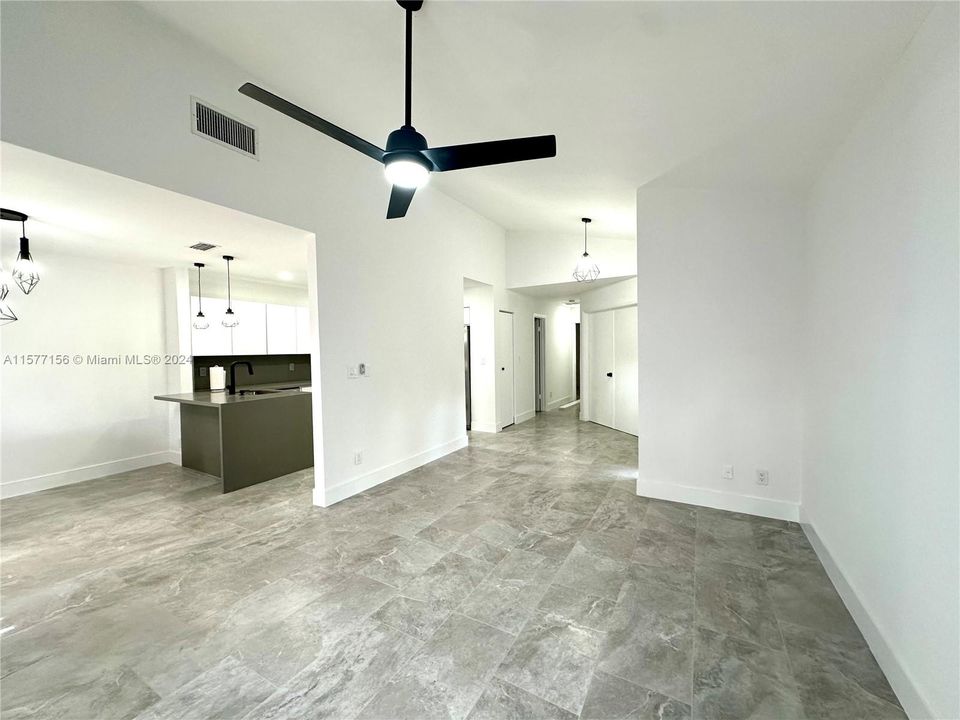 For Rent: $2,850 (2 beds, 2 baths, 1039 Square Feet)