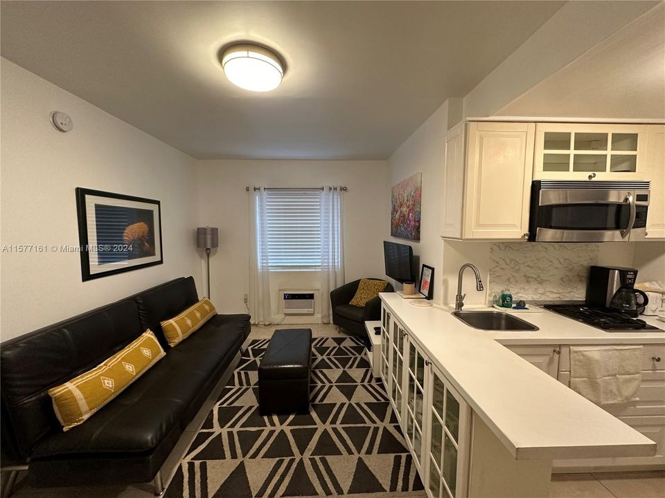 For Sale: $440,000 (1 beds, 1 baths, 410 Square Feet)