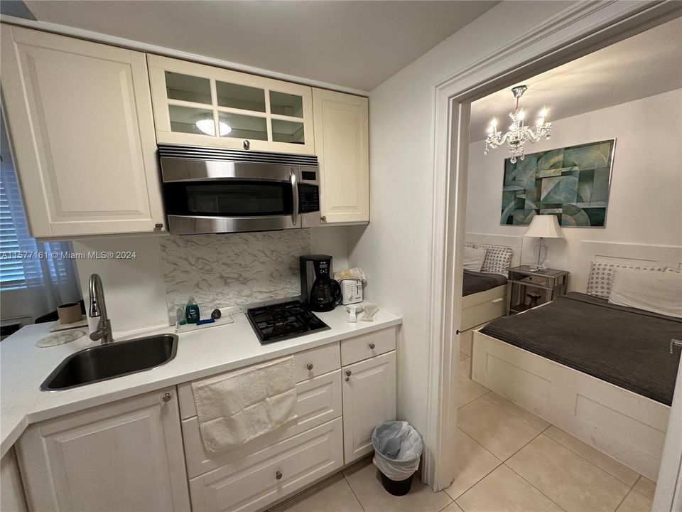 For Sale: $440,000 (1 beds, 1 baths, 410 Square Feet)
