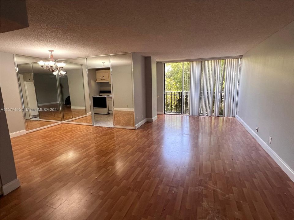For Rent: $2,400 (2 beds, 2 baths, 1031 Square Feet)