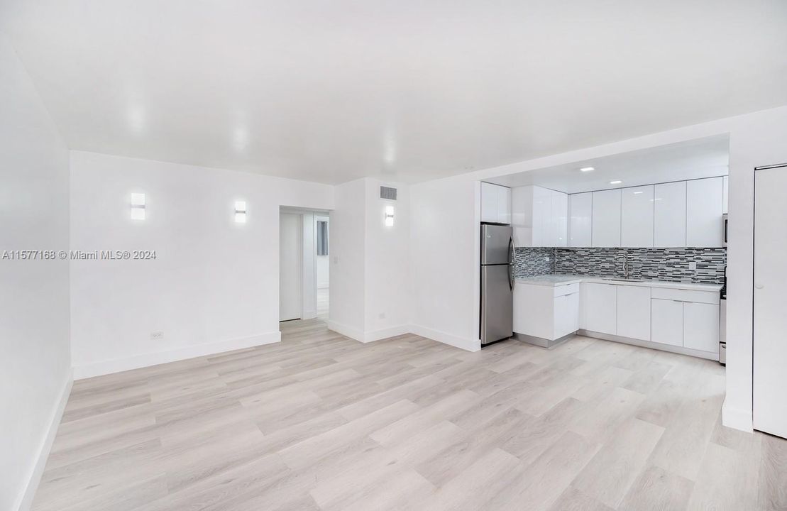 For Sale: $210,000 (2 beds, 1 baths, 765 Square Feet)