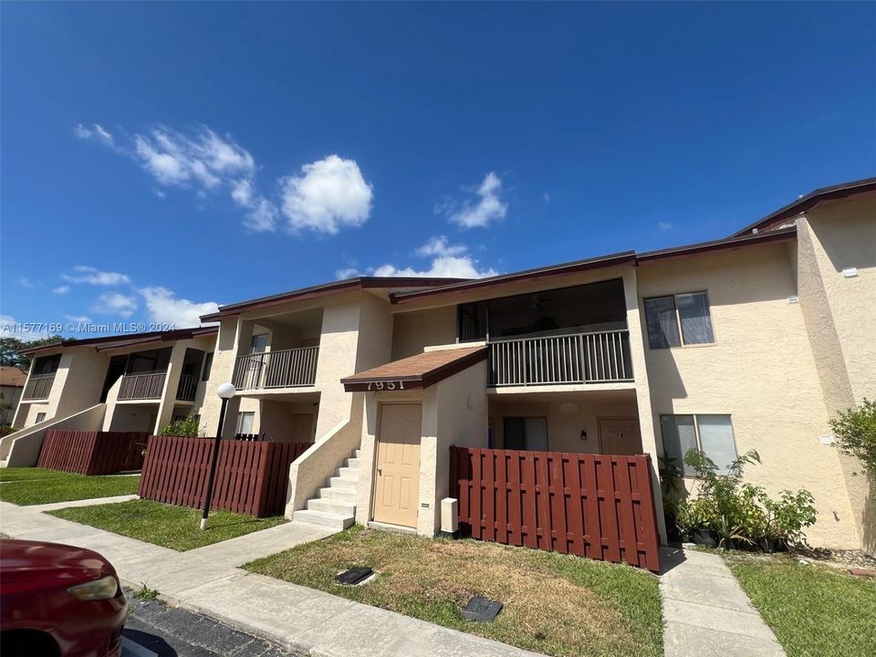 For Sale: $247,500 (2 beds, 2 baths, 1010 Square Feet)