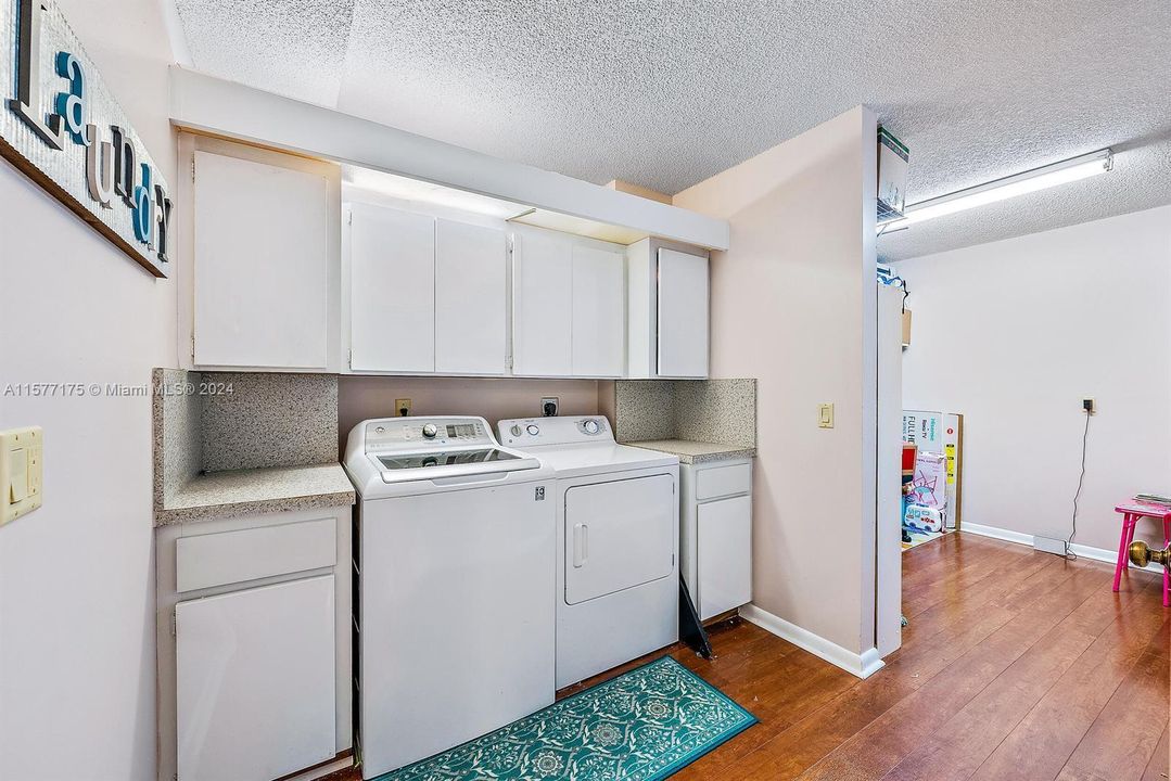 For Rent: $2,500 (2 beds, 2 baths, 1442 Square Feet)