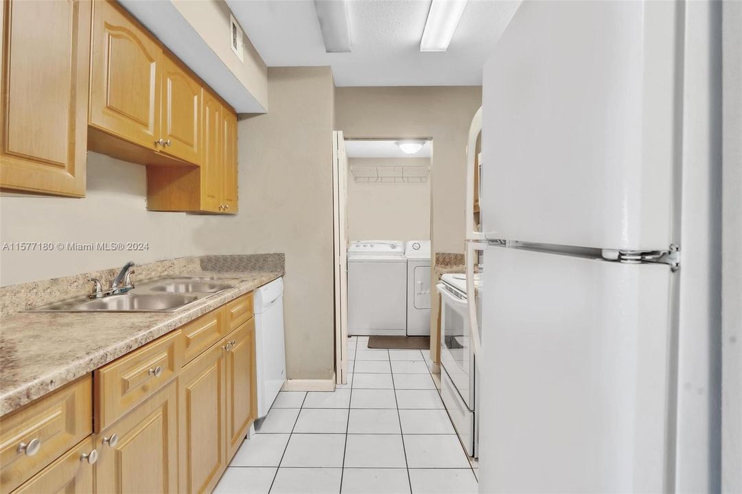 For Sale: $182,000 (2 beds, 2 baths, 1060 Square Feet)