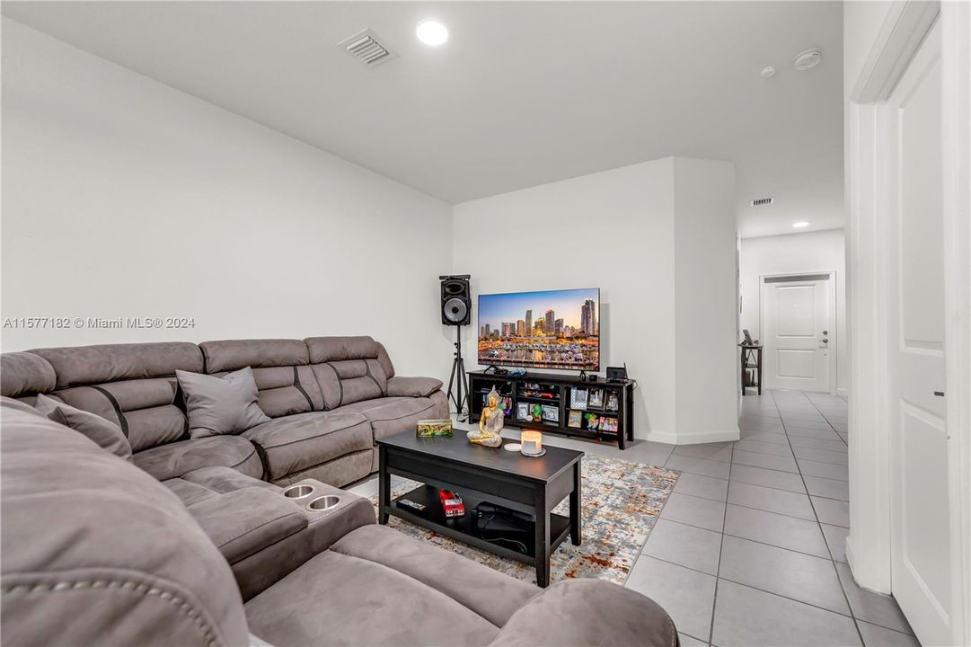 For Sale: $492,500 (3 beds, 2 baths, 1817 Square Feet)