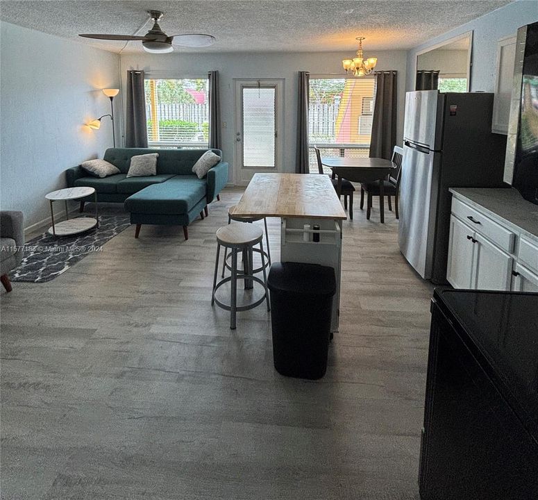 For Rent: $1,750 (1 beds, 1 baths, 580 Square Feet)