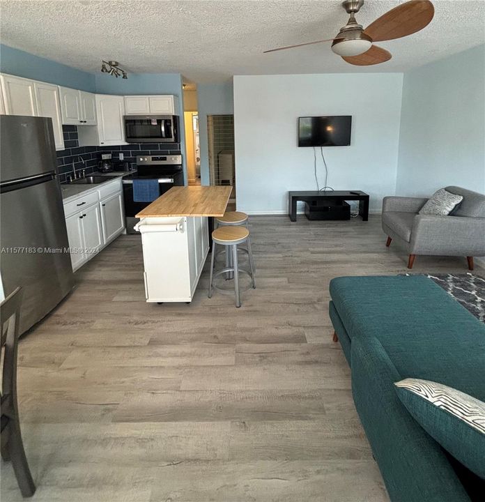 For Rent: $1,750 (1 beds, 1 baths, 580 Square Feet)