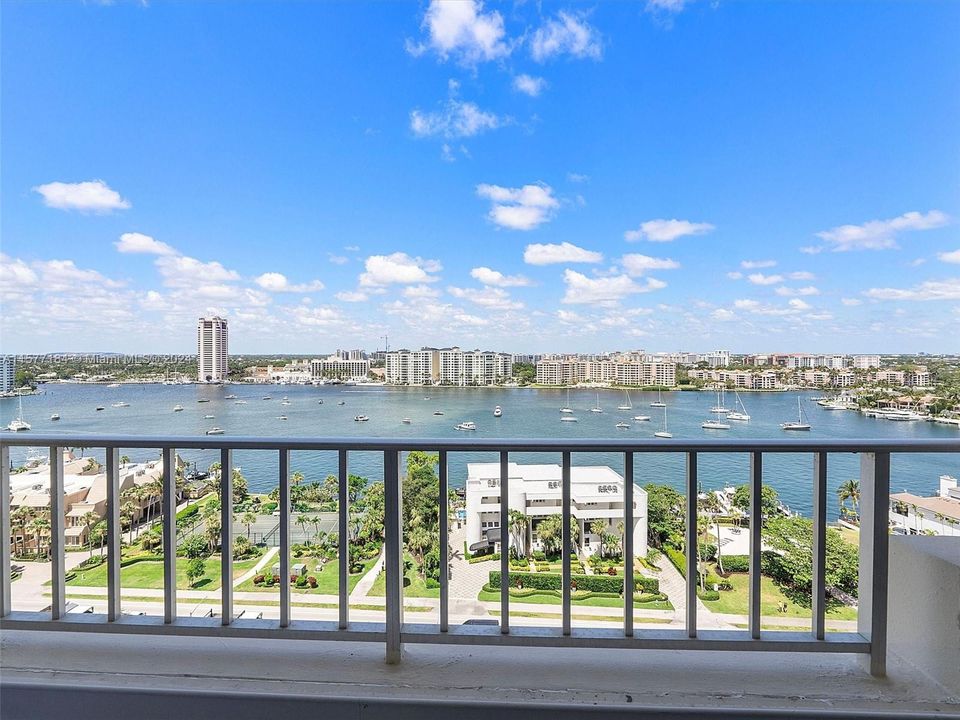For Sale: $1,825,000 (2 beds, 2 baths, 1351 Square Feet)
