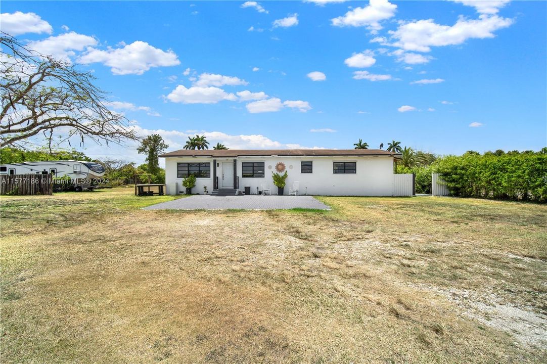 For Sale: $789,000 (3 beds, 2 baths, 1692 Square Feet)