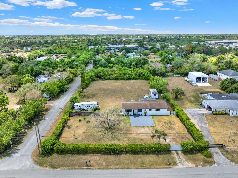 For Sale: $799,000 (3 beds, 2 baths, 1692 Square Feet)