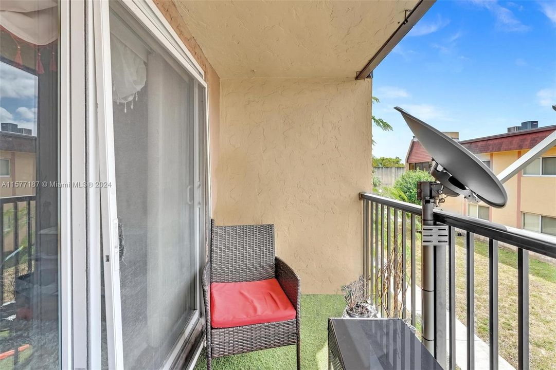 For Sale: $183,000 (2 beds, 2 baths, 1060 Square Feet)