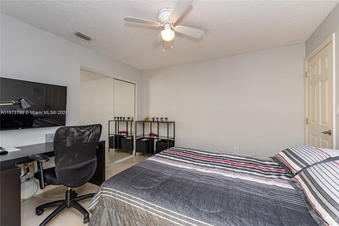 Active With Contract: $3,650 (3 beds, 2 baths, 1905 Square Feet)