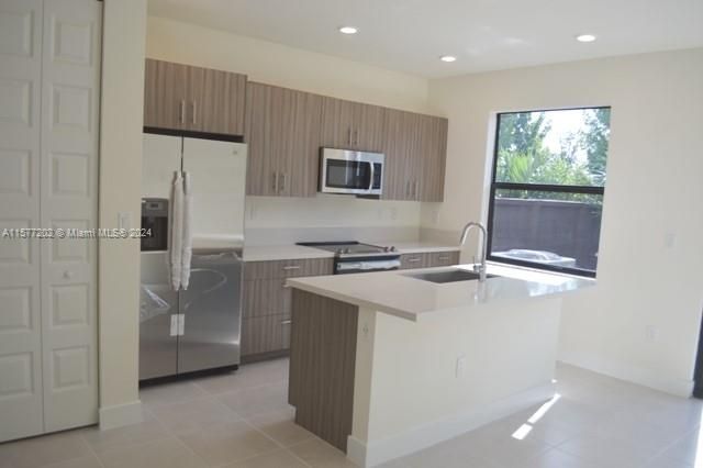 Active With Contract: $3,300 (3 beds, 2 baths, 1586 Square Feet)