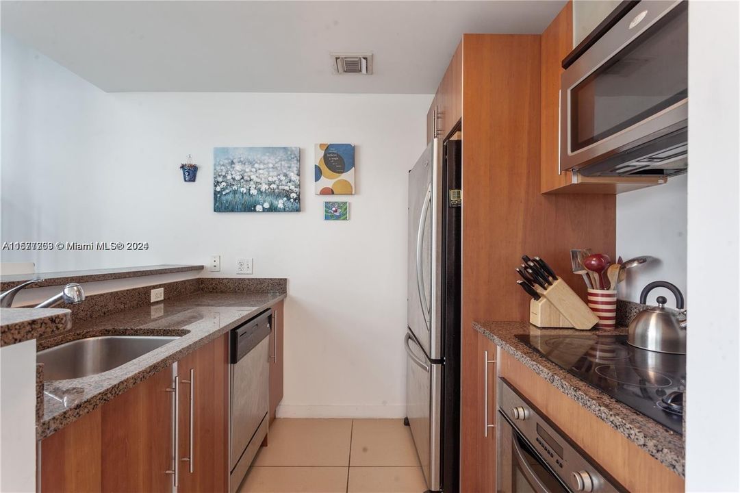 Recently Rented: $3,450 (1 beds, 1 baths, 1034 Square Feet)