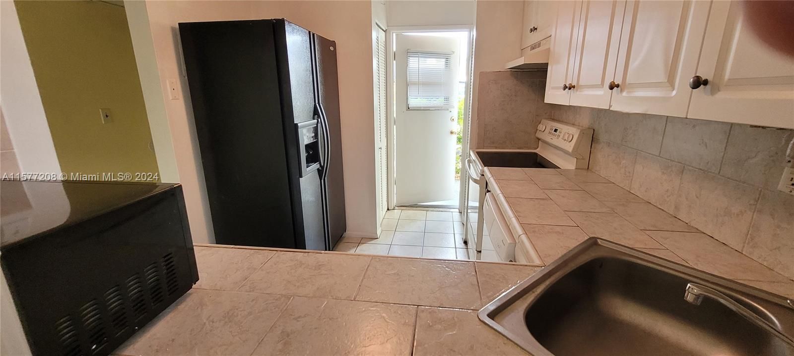 For Sale: $245,000 (2 beds, 2 baths, 970 Square Feet)