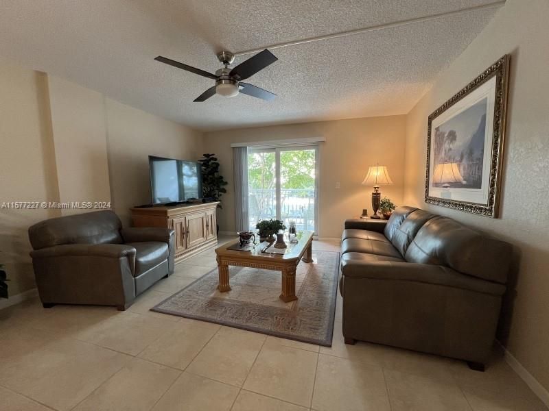 Active With Contract: $229,000 (1 beds, 1 baths, 768 Square Feet)