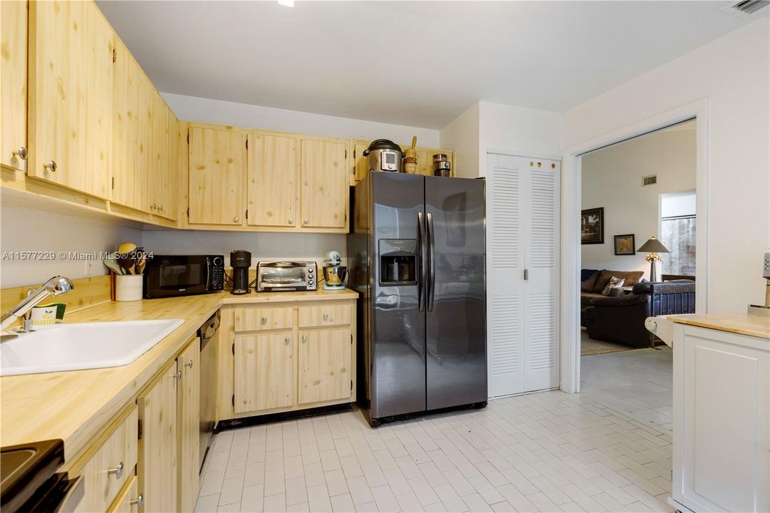 For Sale: $369,000 (3 beds, 2 baths, 1480 Square Feet)