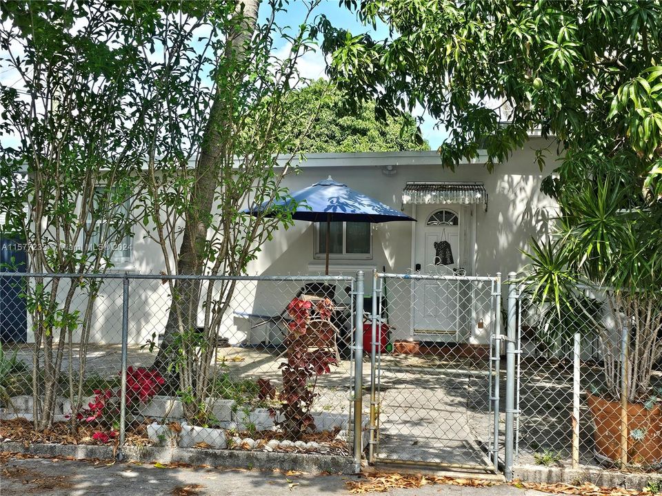 For Sale: $650,000 (5 beds, 3 baths, 2177 Square Feet)