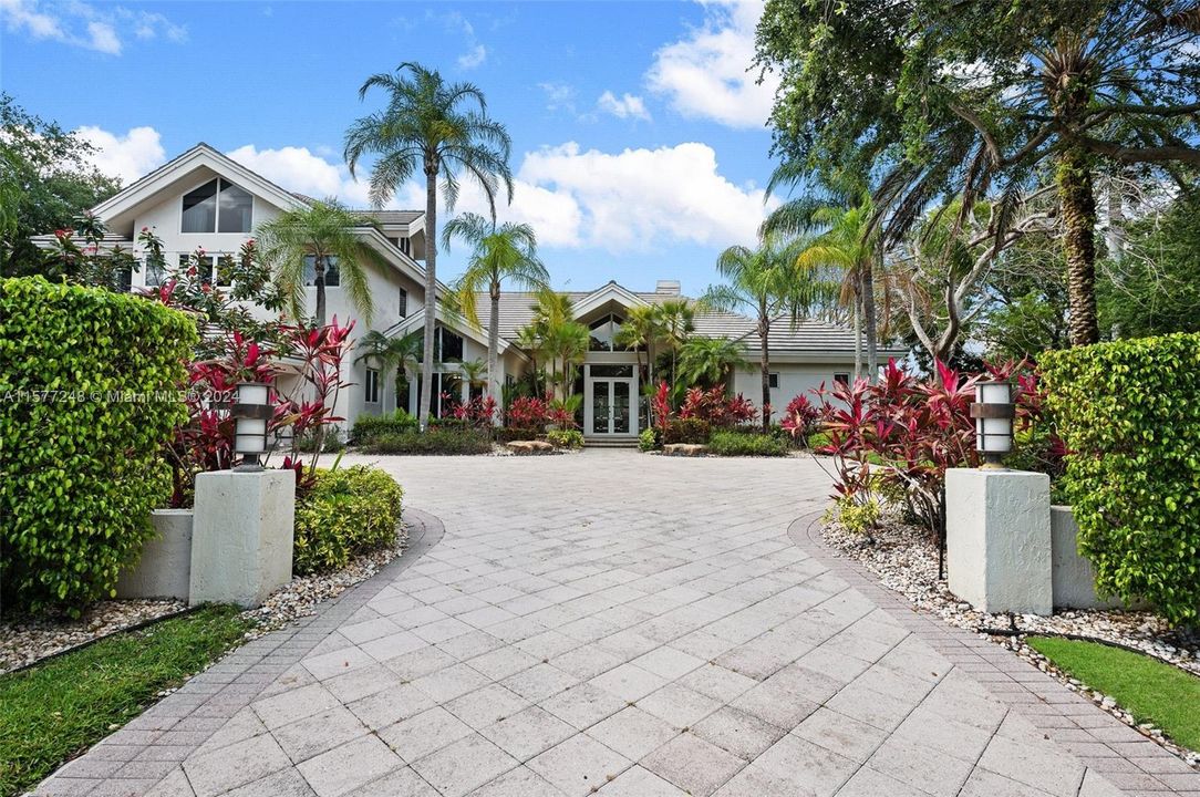 For Sale: $4,500,000 (5 beds, 6 baths, 5404 Square Feet)