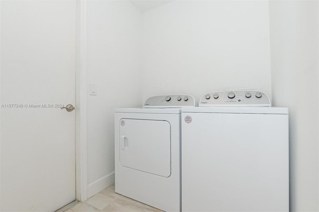 For Sale: $475,000 (3 beds, 2 baths, 1714 Square Feet)