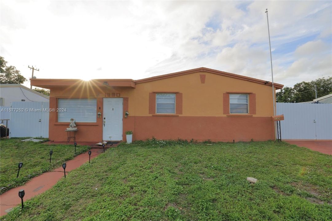 For Sale: $570,000 (4 beds, 2 baths, 1440 Square Feet)