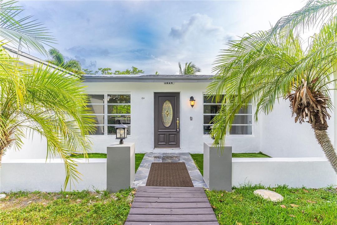 For Sale: $849,900 (3 beds, 3 baths, 1702 Square Feet)