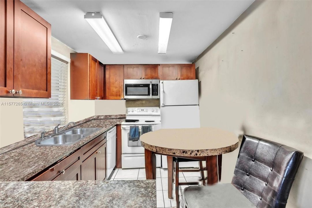 For Sale: $170,000 (2 beds, 2 baths, 873 Square Feet)