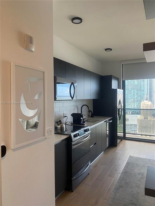 For Sale: $750,000 (1 beds, 1 baths, 439 Square Feet)