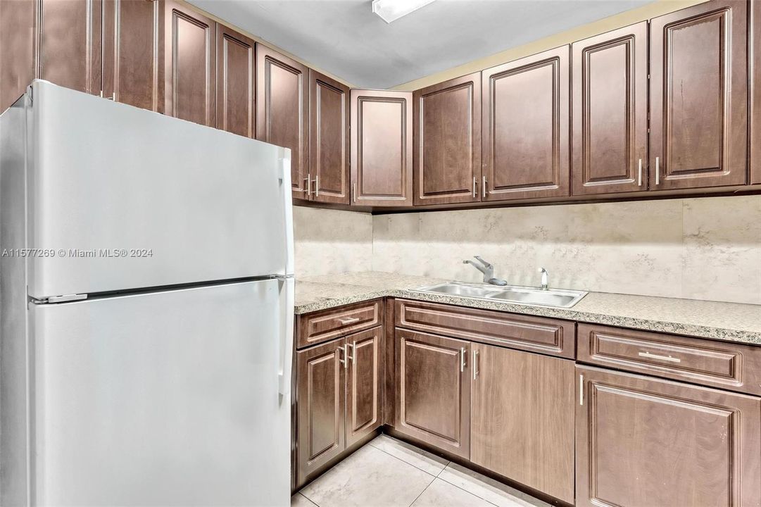 For Sale: $183,700 (2 beds, 2 baths, 950 Square Feet)