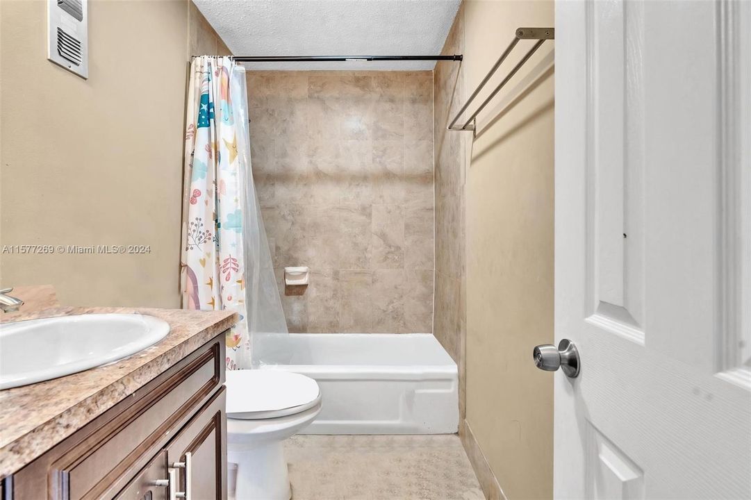 待售: $183,700 (2 贝兹, 2 浴室, 950 平方英尺)