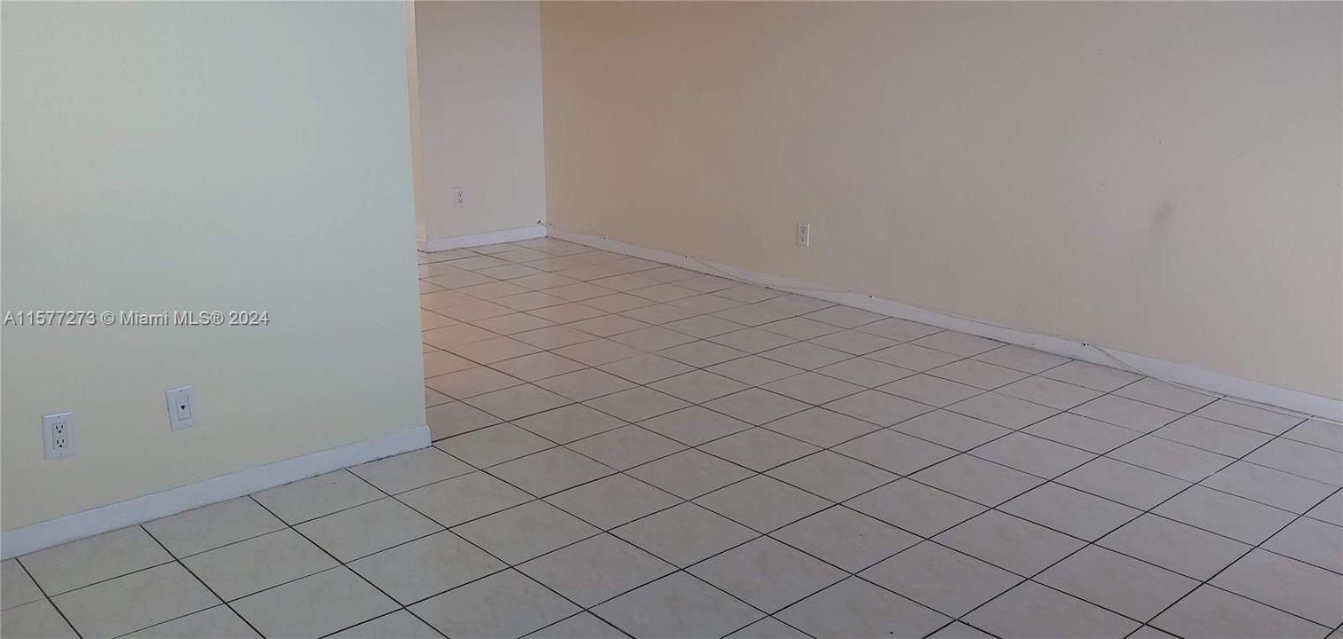 For Sale: $189,000 (1 beds, 1 baths, 588 Square Feet)