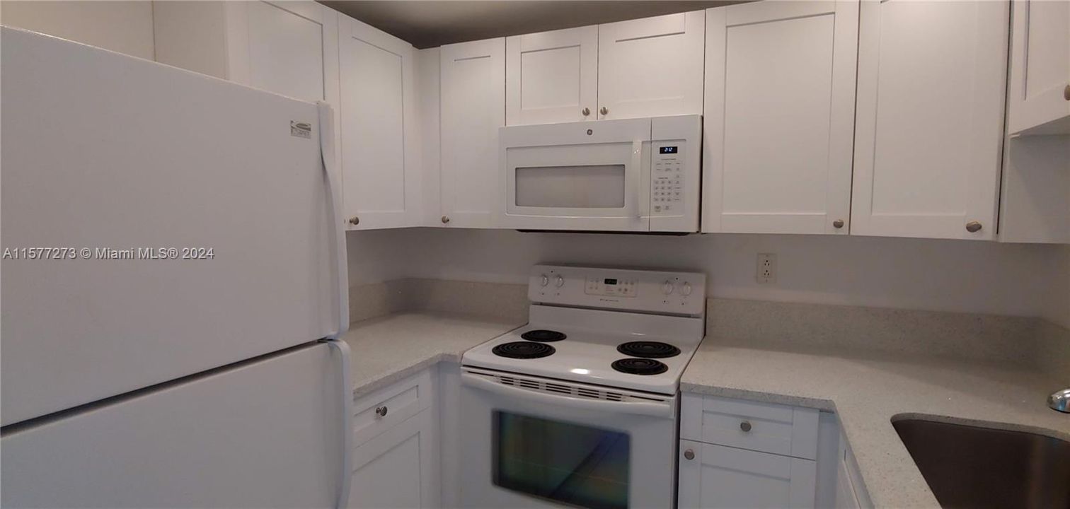 For Sale: $189,000 (1 beds, 1 baths, 588 Square Feet)