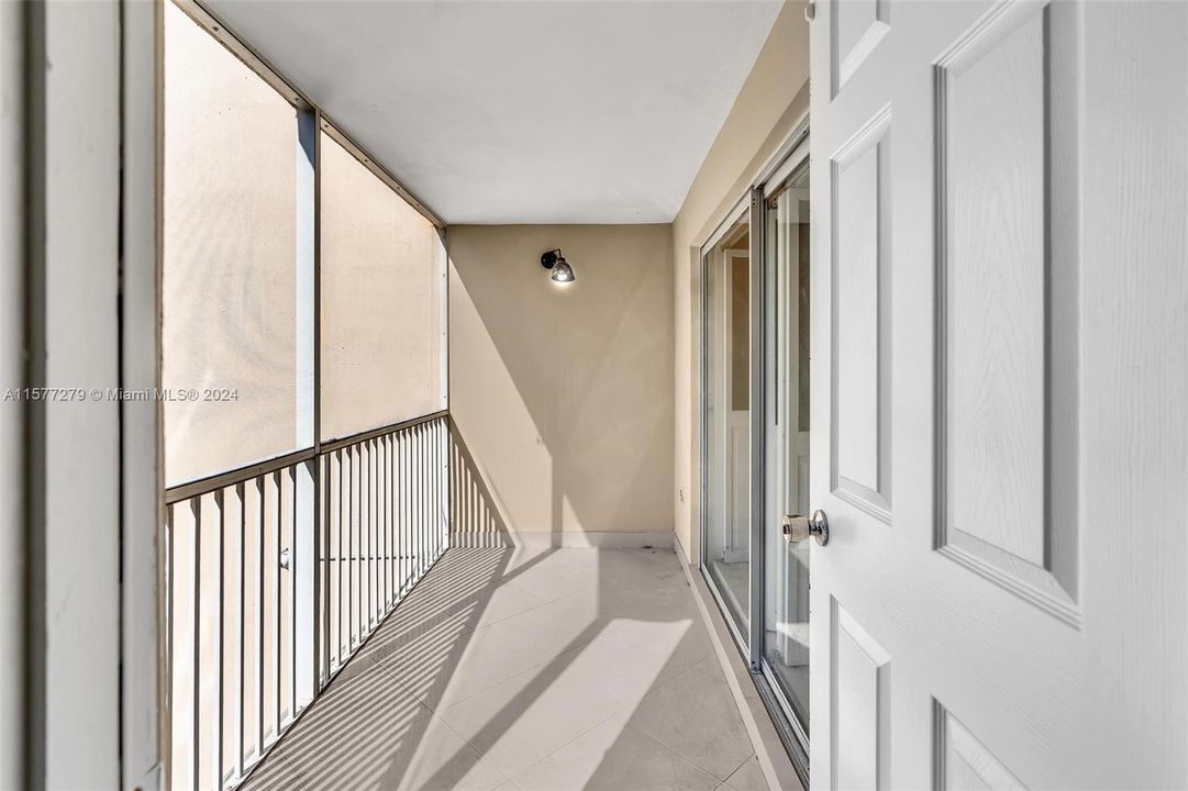 Active With Contract: $188,000 (1 beds, 1 baths, 954 Square Feet)