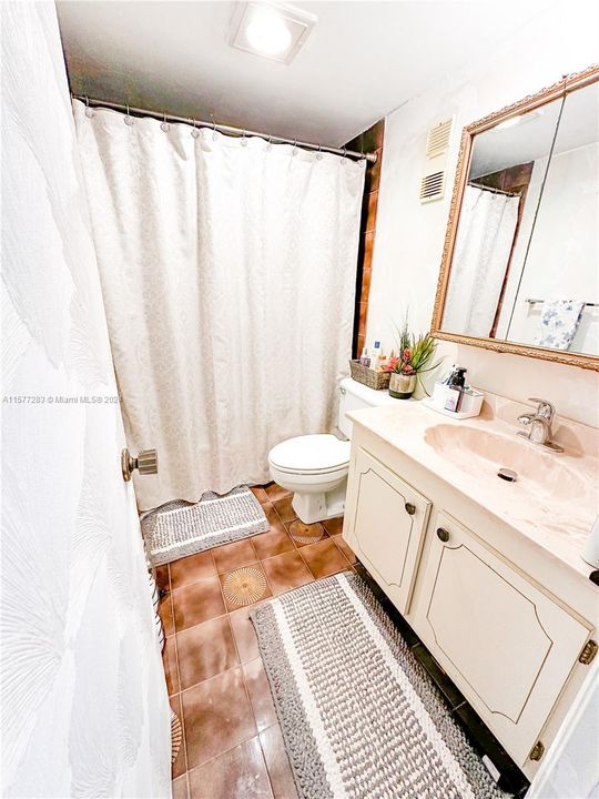 待售: $198,000 (2 贝兹, 2 浴室, 1120 平方英尺)